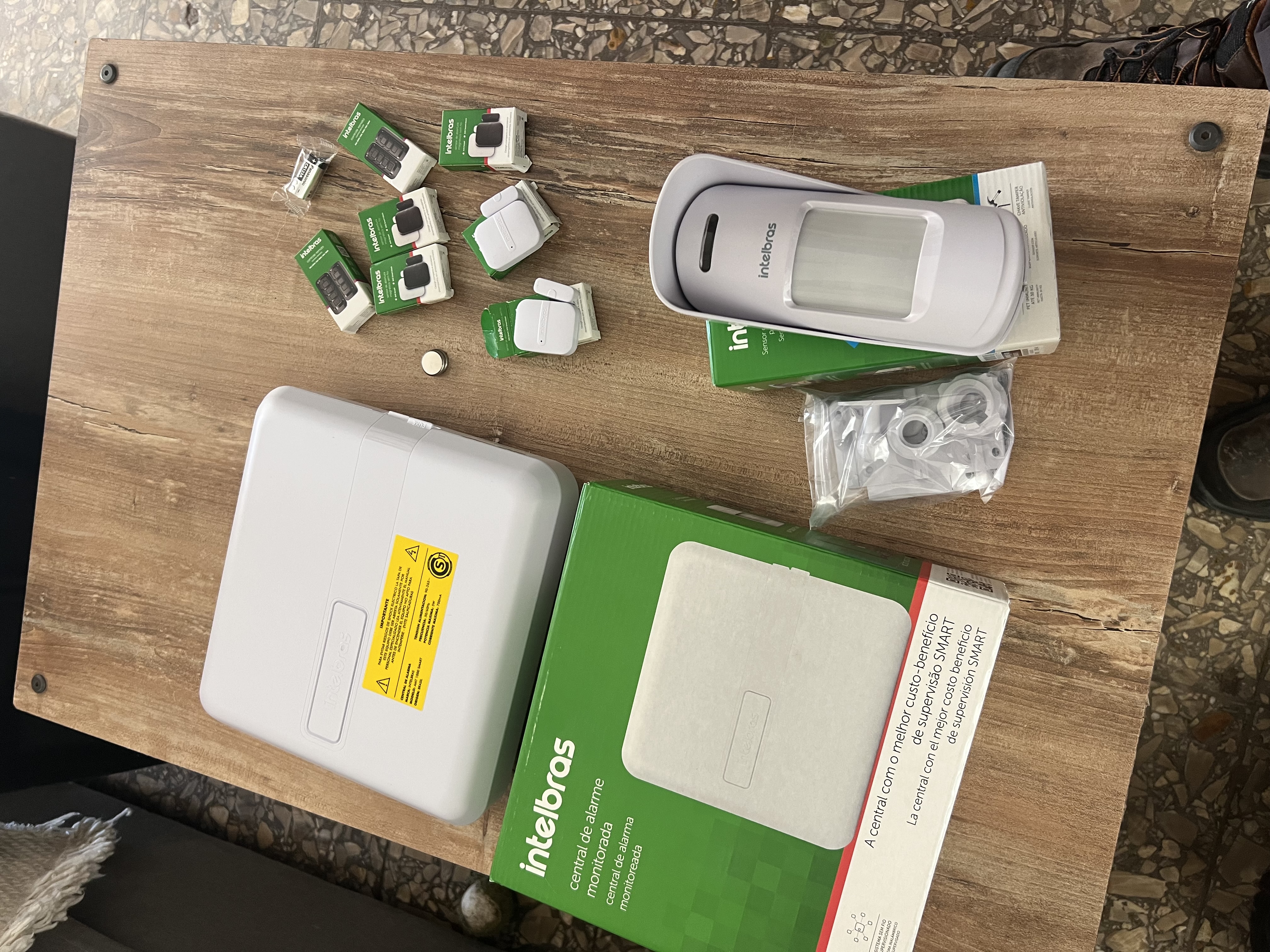 Central y accesorios de alarma Intelbras
